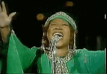 aretha franklin queen of soul singing
