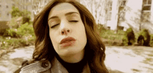 Anne Hathaway Kiss Me GIF - Anne Hathaway Kiss Me Kiss GIFs