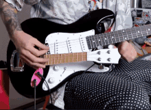 Simon The Magpie Spinal Tap GIF - Simon The Magpie Spinal Tap Guitar GIFs