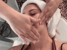 Skin Care Tracy Kiss GIF - Skin Care Tracy Kiss Face Massage GIFs
