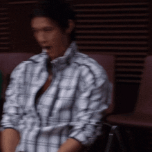 Rachel And Mike Laughing GIF - Rachel And Mike Laughing Glee GIFs