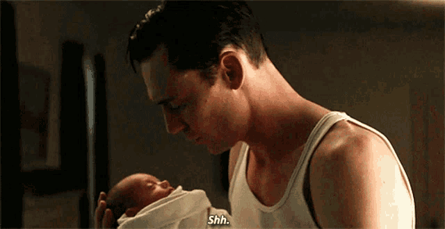 Tom Hiddleston Tom Hiddleston Kiss GIF - Tom Hiddleston Tom Hiddleston Kiss  Tom Hiddleston Romantic - Discover & Share GIFs, حجم الصورة 640x330