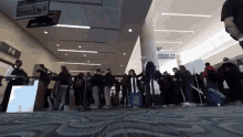 аэропорт иммиграция очередь жду контроль GIF