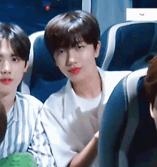 Ham Wonjin Produce X101 GIF - Ham Wonjin Produce X101 Peace Sign GIFs