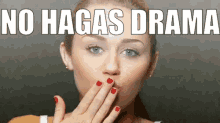 Miley Cyrus Mandando Un Beso GIF - Dramático No Hagas Drama No Seas Dramatico GIFs