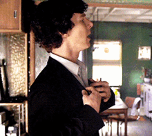 Sherlock Benedict Cumberbatch GIF - Sherlock Benedict Cumberbatch Dress Up GIFs