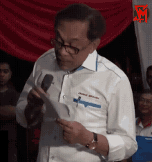 Anwar Ibrahim Surat GIF - Anwar Ibrahim Surat Kertas GIFs