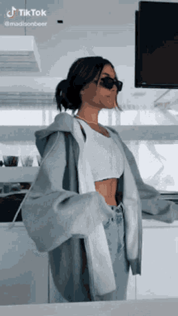 Going Out Fashion GIF - Going Out Fashion Outfit - Discover