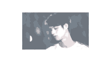 a picture of a man in a white shirt with chinese writing