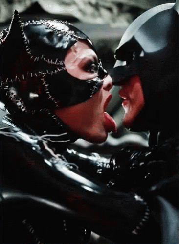 Batman And Catwoman GIF - Villain Catwoman Kiss - Discover & Share GIFs