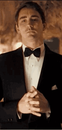 Lee Pace Cracking Knuckles GIF