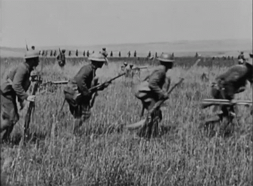 Running Soldiers Ww1 GIF - Running Soldiers WW1 - Descubrir y compartir ...