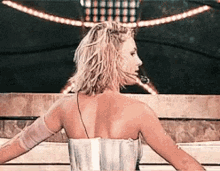 Britneyspears Bateu Rave Droga GIF - Britney Spears Kicked In Rave GIFs
