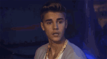 Looking Around Justin Bieber GIF - Looking Around Justin Bieber Confident Song GIFs