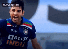 How Can You Escape From Bhuvi'S Inswing..? Bhuvi GIF - How Can You Escape From Bhuvi'S Inswing..? Bhuvi Bhuvaneswar Kumar GIFs
