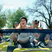 Hollaback Girl Famous GIF - Hollaback Girl Famous Be Famous GIFs
