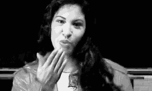 Kiss Selena Quintanilla GIF - Kiss Selena Quintanilla Selena GIFs