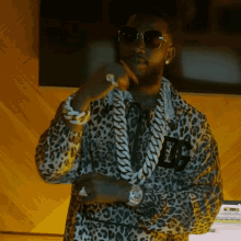 Golden Ring Gucci Mane GIF - Golden Ring Gucci Mane Dboy Style Song GIFs