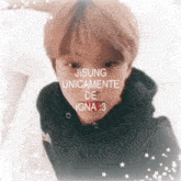 a picture of a young man with the words jisung unicamente de igna : 3 on the bottom