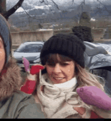 Mike And Mery Tv Glasses GIF - Mike And Mery Tv Glasses Risa GIFs