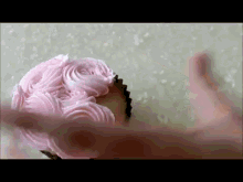Icing A Frilly Flower Design GIF - Frilly Flower Design GIFs