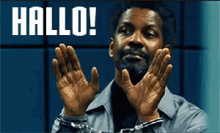 Denzel Washington Winkt Hallo - Hallo GIF - Denzel Washington Handcuffs Waving GIFs