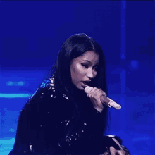 Nicki Minaj Talking GIF - Nicki Minaj Talking Concert GIFs