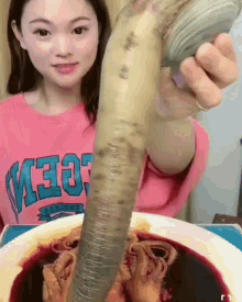 Geoduck Clam GIF - Geoduck Clam Playing With Food GIFs
