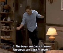 The Boys Are Back In Town Always Sunny GIF - The Boys Are Back In Town Always Sunny Iasip GIFs
