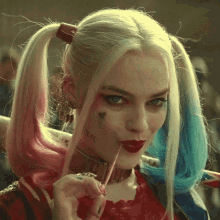 Margot Robbie Chewing Gum GIF - Margot Robbie Chewing Gum Harley Quinn GIFs