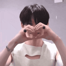 Monjjunirawr Yeonjun Heart GIF - Monjjunirawr Yeonjun Heart Yeonjun Hand Heart GIFs