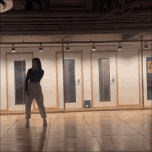 Choerry Hyunjin Loona Sliding Slide On The Floor Like A Madwoman Crazycherryblue GIF