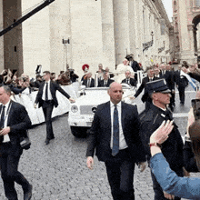 Pope Pope Francis GIF - Pope Pope Francis Wave GIFs