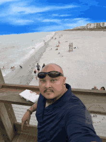 Doconthedock Selfy GIF - Doconthedock Selfy Beach GIFs