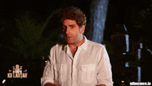 a man in a white shirt with the words cellule de crise on the bottom