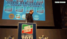 Berlusconi Cade GIF - Berlusconi Cade Cadere GIFs