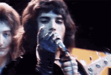 Freddie Mercury 70s GIF - Freddie Mercury 70s Come To Me GIFs