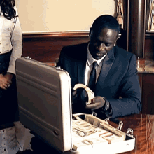 Counting Money Akon GIF - Counting Money Akon Im So Paid Song GIFs