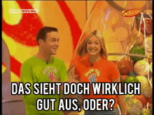 a man and a woman standing next to each other with the words das sieht doch wirklich gut aus oder written on the bottom