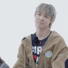 a young man wearing a jacket with a sticker that says ' eir ' on it