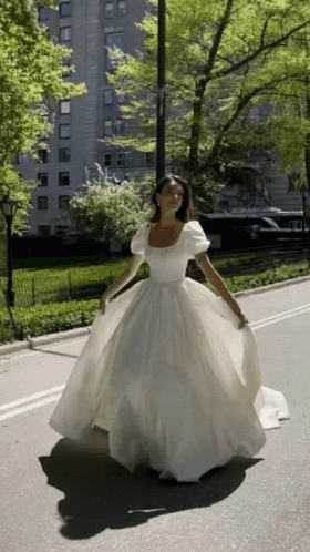 elliered-wedding-dress.gif