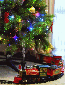 Christmas Merry GIF - Christmas Merry Tree GIFs