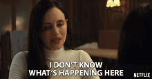 I Dont Know Whats Happening Here Madeleine Stowe GIF - I Dont Know Whats Happening Here Madeleine Stowe Margot Weston GIFs