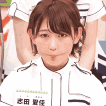 keyakizaka46 shida manaka pouty face duck face nod