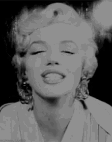 Kiss Marilyn Monroe GIF - Kiss Marilyn Monroe GIFs