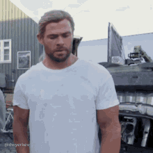 Chris Hemsworth Imitates Explosion GIF - Chris Hemsworth Imitates Explosion Wow GIFs