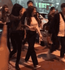 Blackpink Airport GIF - Blackpink Airport Couple GIFs