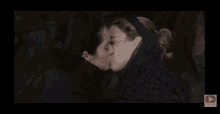 Lesbian Kiss GIF - Lesbian Kiss Portrait De La Jeune Fille En Feu GIFs