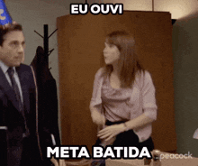a man and a woman are standing next to each other and the woman says eu ouvi meta batida
