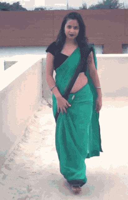 Hot saree girl outlet image